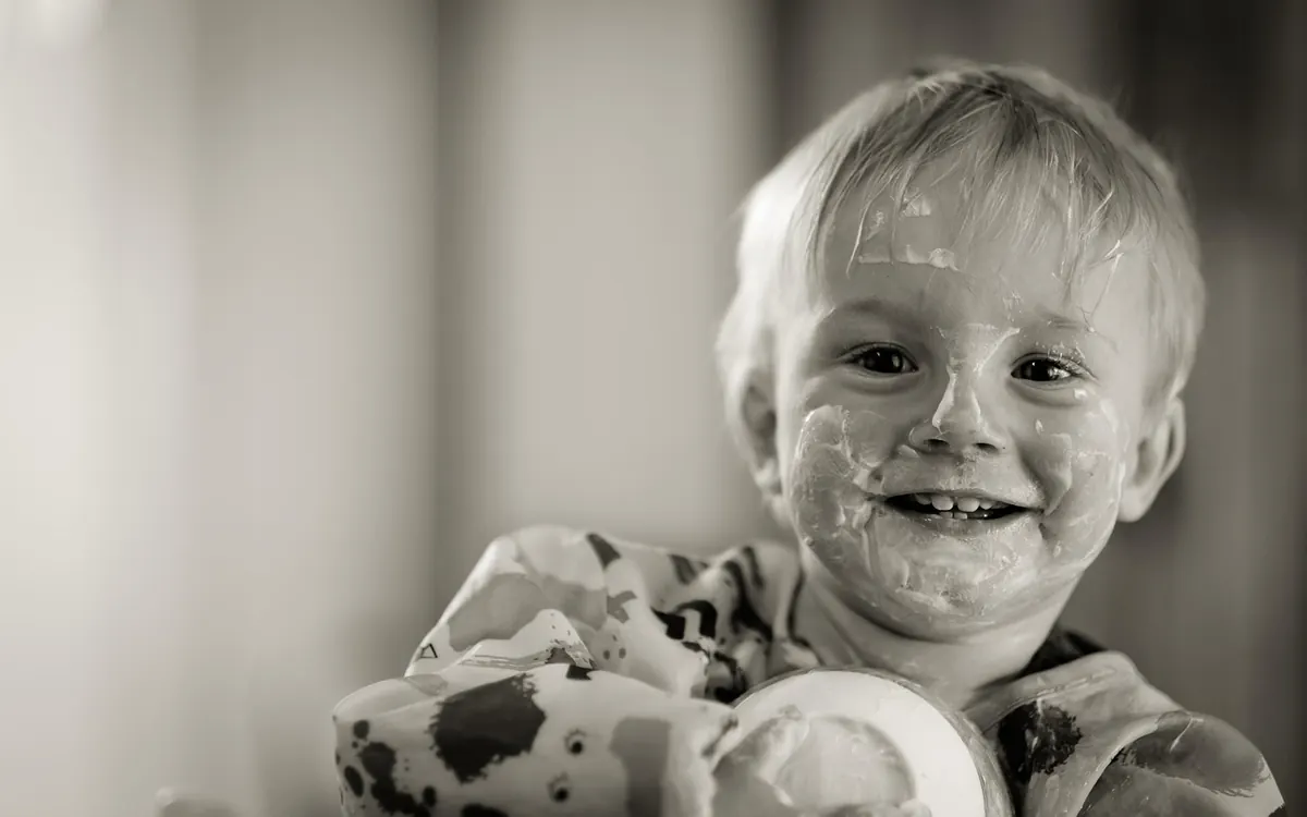 Baby-Led Weaning vs. Spoon-Feeding: A Beginner's Guide for 6-Month-Olds