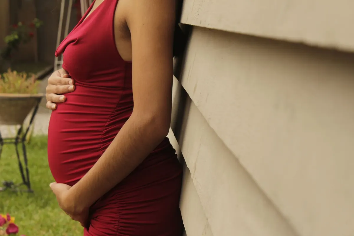 Pregnancy in Summer: 10 Ways to Stay Cool, Hydrated, and Comfortable
